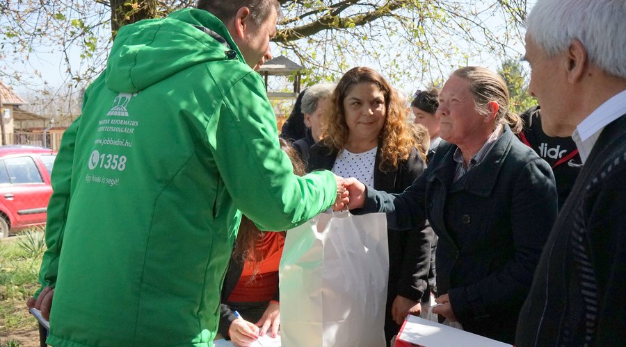 Húsvéti adományosztás, Debrecen és Dombostanya 2025 április - Fotó: MRSZ/Dobis-Lucski Zsófia