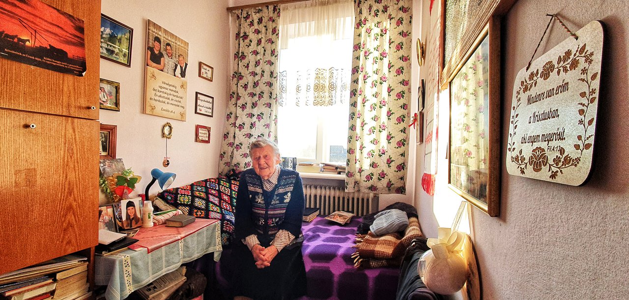Oroszi Pálné Jákó Matgit otthonában
