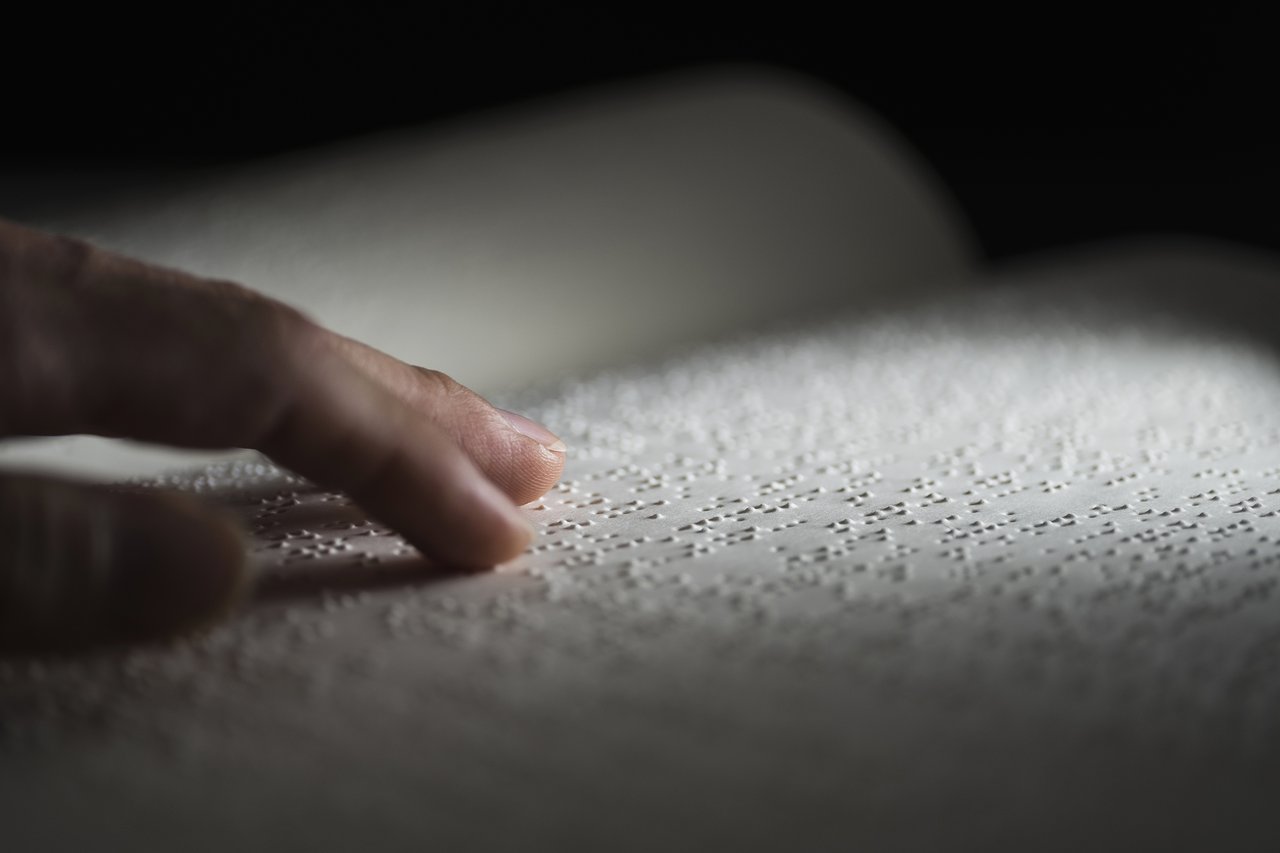 Braille-írásos könyv