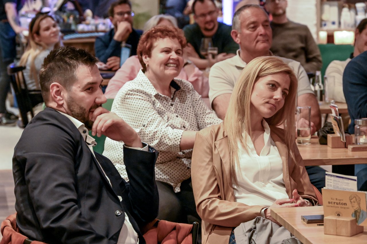 Szólj be a papnak 2025 Ivola