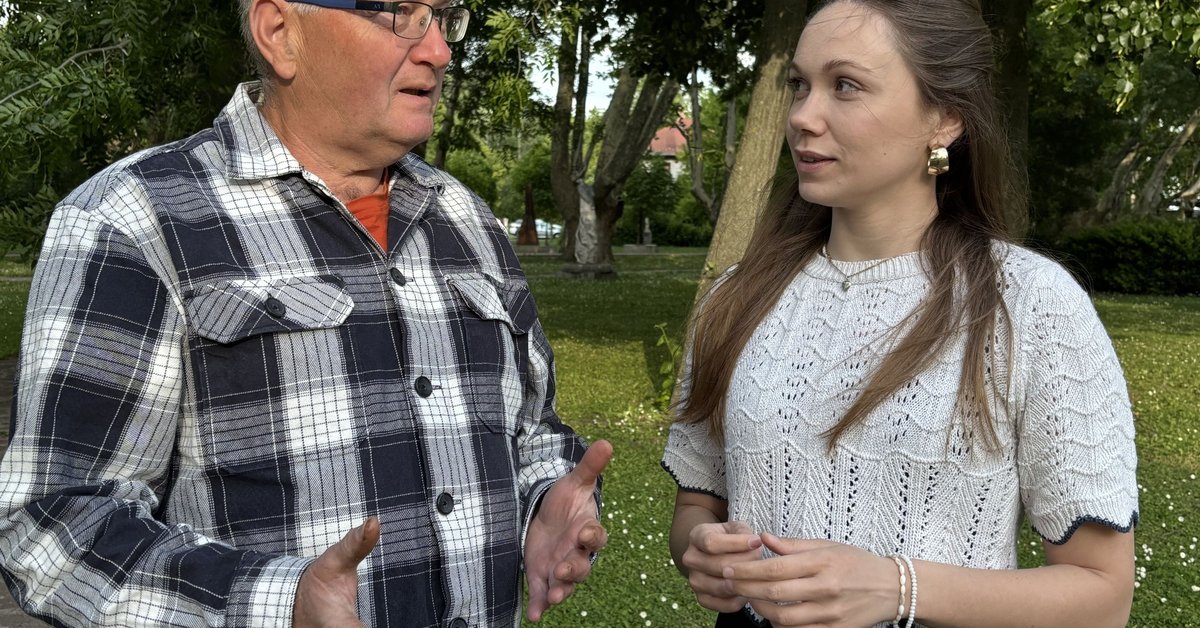 Apa a palást mögött