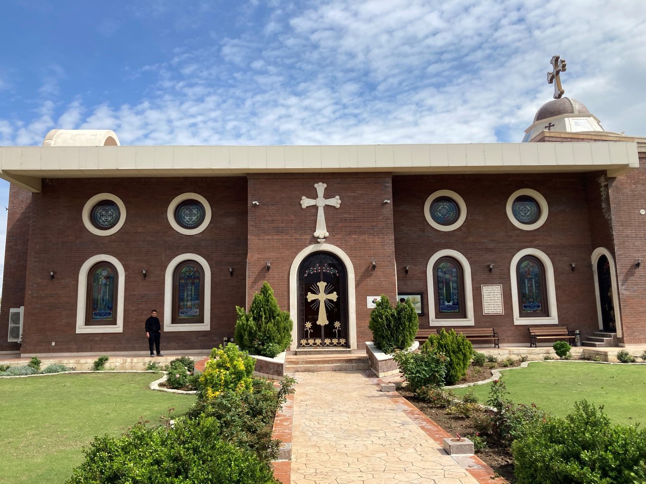 2024 KRE iraki keresztények -a Hungary Helps által felújított Szent György templom