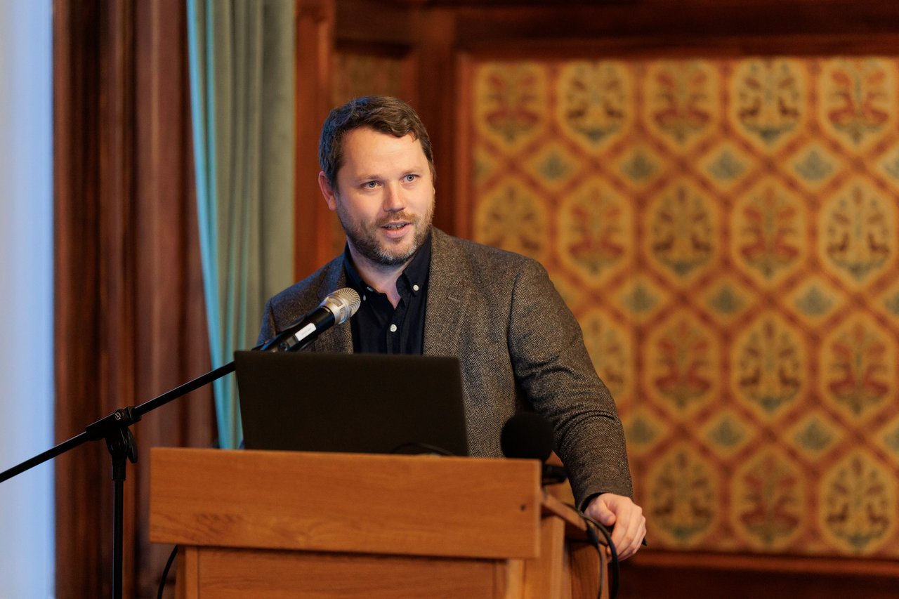 Bedekovics Péter. Keresztyén vezetés dupla könyvbemutató, KRE 2025.12.01.  Fotó: Geberle Berci / KRE