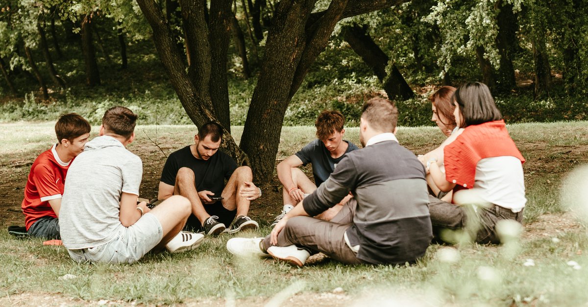 Új lendület az ifjúsági misszióban, bizonyságot tevő fiatalok