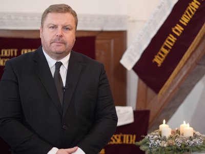 20251114_barna_sandor_advent_borito