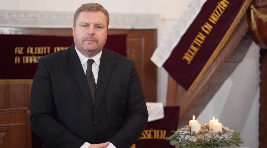 20251114_barna_sandor_advent_borito