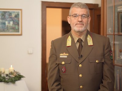 20251130_advent_Meszaros_Laszlo_borito