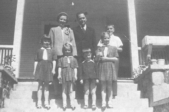 Soos Géza családjával Amerikában (1952. húsvét)  Forrás: Mint a Jézus Krisztus jó vitéze… Bp., 1989.
