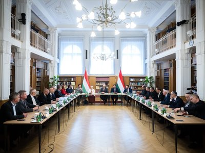 A társadalmi kapcsolatokért és kultúráért felelős valamint az oktatási miniszterrel találkoztak egyházvezetők 2026. június 18. Forrás: Facebook/Tarr Zoltán