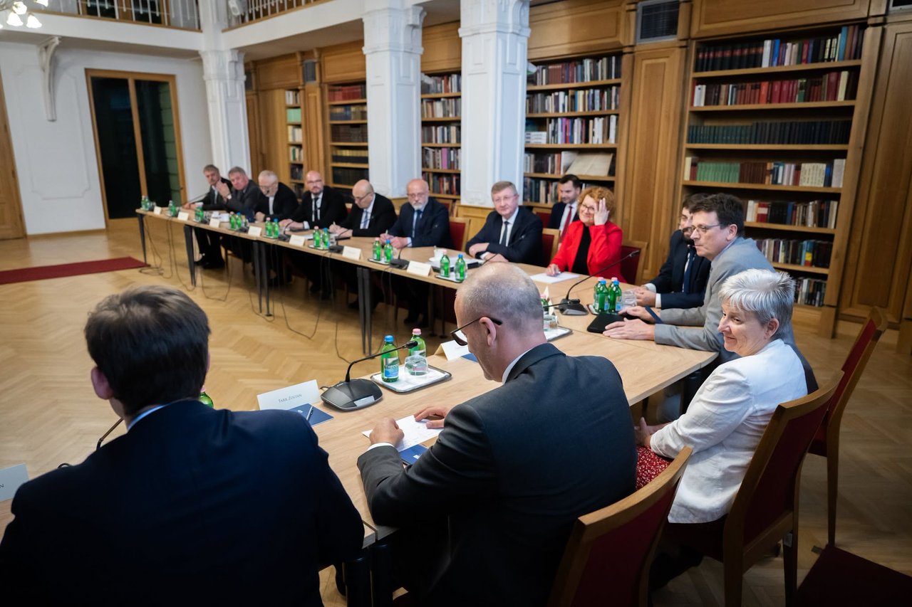 A társadalmi kapcsolatokért és kultúráért felelős valamint az oktatási miniszterrel találkoztak egyházvezetők 2026. június 18. Forrás: Facebook/Tarr Zoltán