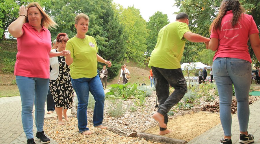 Mezítlábas kert Zalaegerszeg Nagy-Kuthi Sára 2026