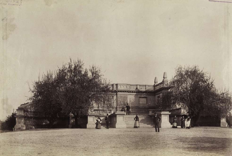 Az 1874-ben felavatott Batthany mauzóleum Klösz György felvételén 1890-ben (f.Fortepan,Budapest Főváros Levéltára