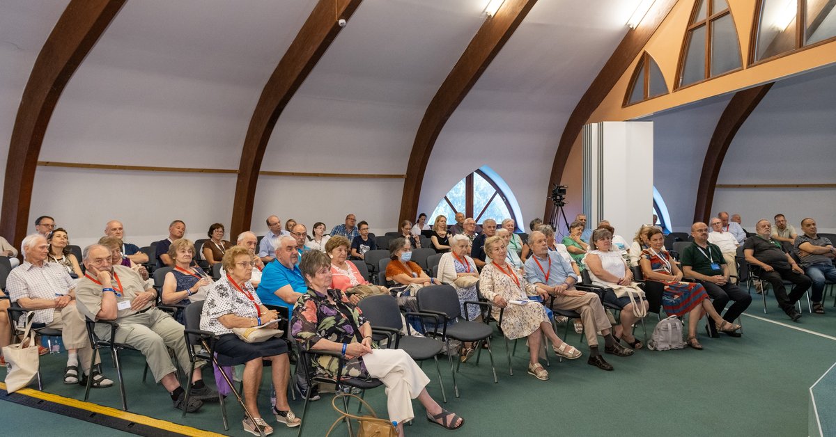 „Az örök fiatal kell, hogy felragyogjon rajtunk” – Beszámoló a szárszói konferencia első napjáról