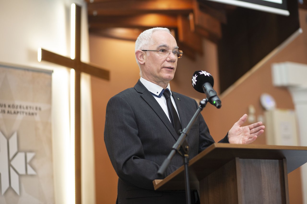 Balog Zoltán püspök előadása a közoktatási konferencián