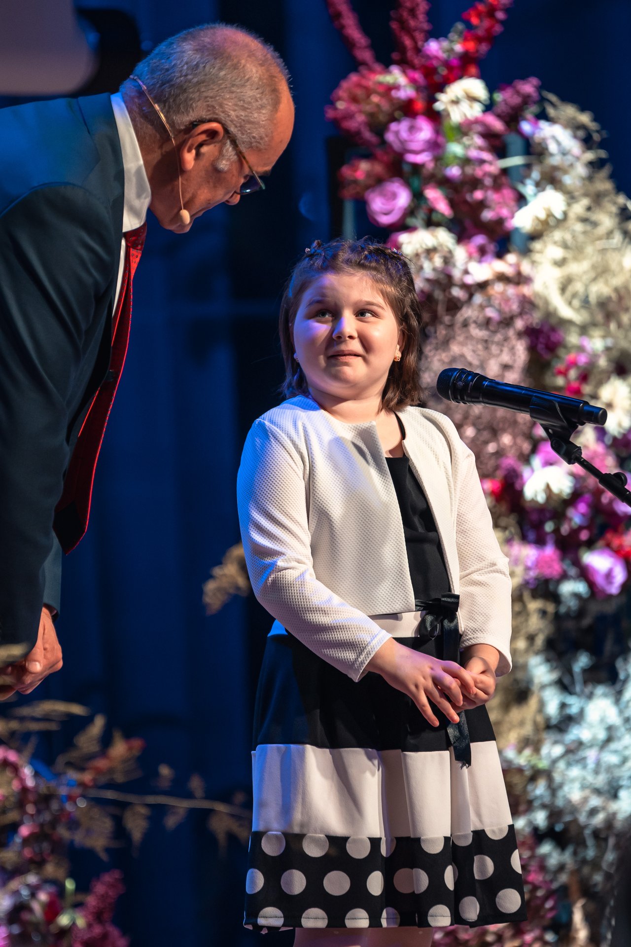 Bethesda gála 11.12. Gundel Takács Gábor és egy kislány  (f.Nova Produkciós Iroda Kft. )