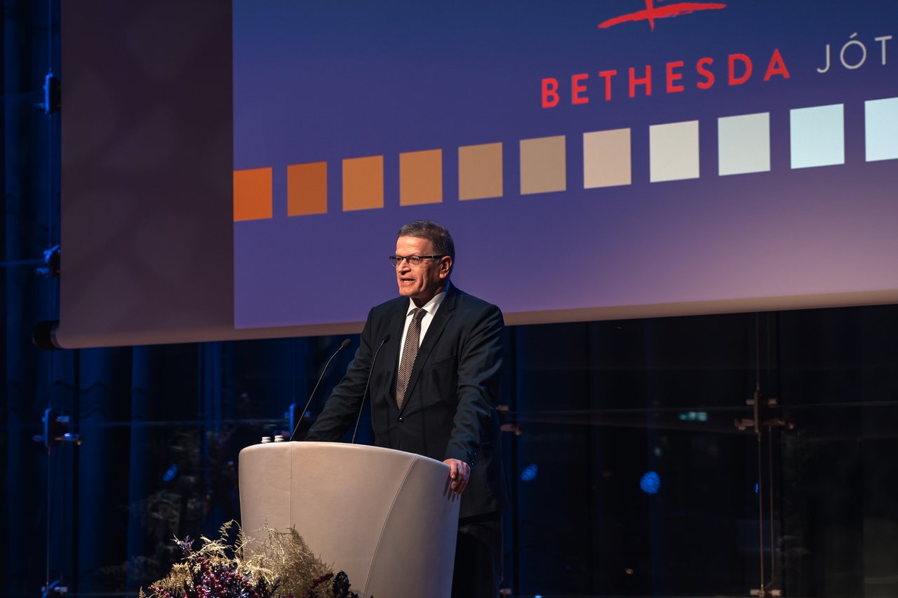 Bethesda gála 11.12. Velkey György (f.Nova Produkciós Iroda Kft. )