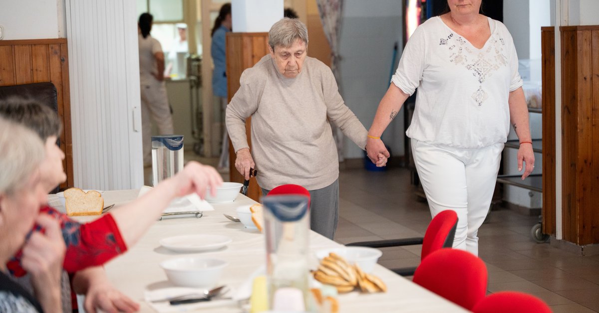 Élet a Samu-kastélyban – a református idősotthon hétköznapjai Tiszaszentimrén