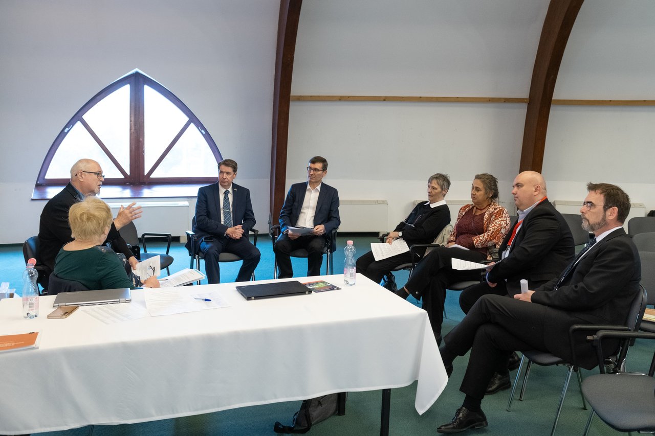 Diaszpóra konferencia 2026 május kiscsoport beszélgetés (f.Kiss László)