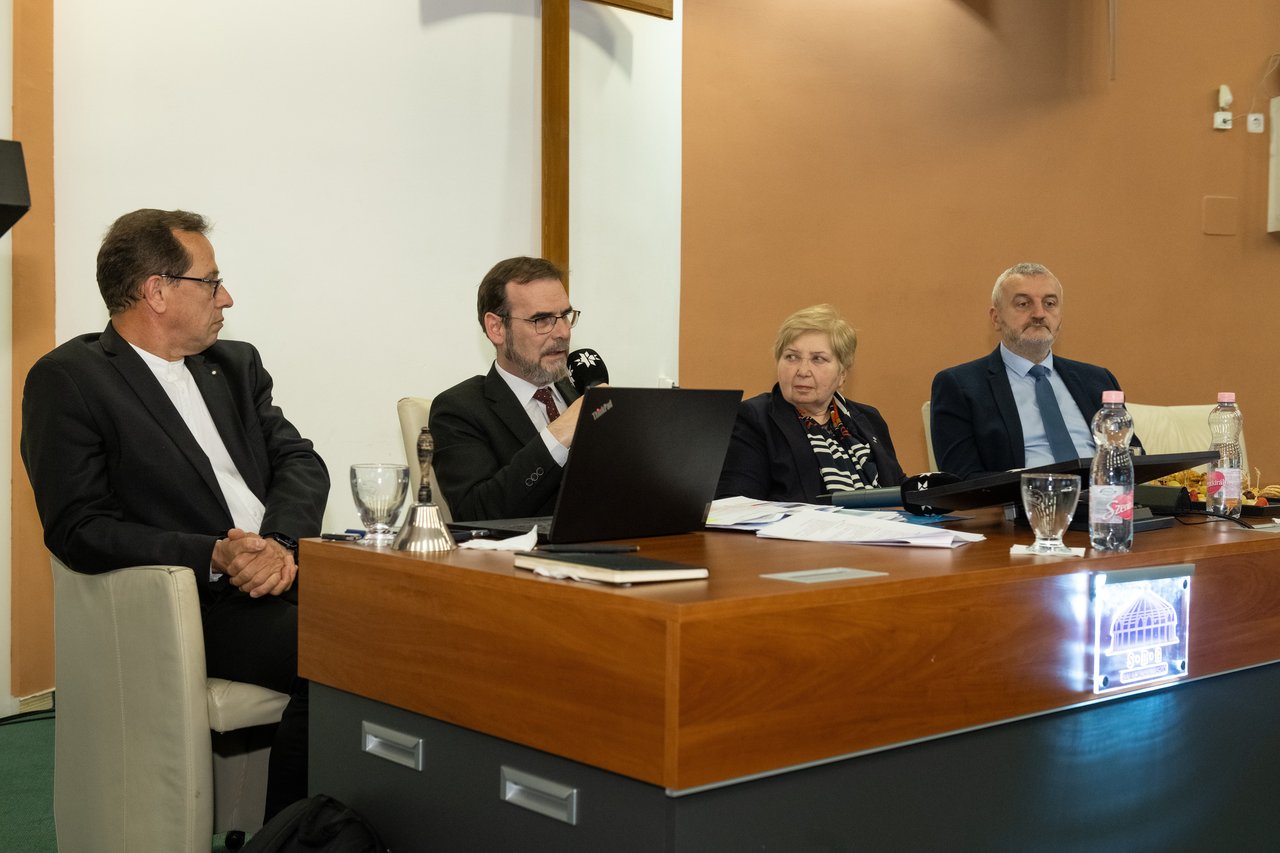 Diaszpóra konferencia 2026 május, szerda panelbeszélgetés 1. (f.Kiss László)