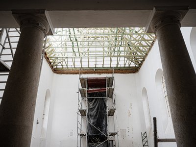 Dunaalmás templomfelújítás 2026. április, belső tér 2. (f.Magyaródi Milán)