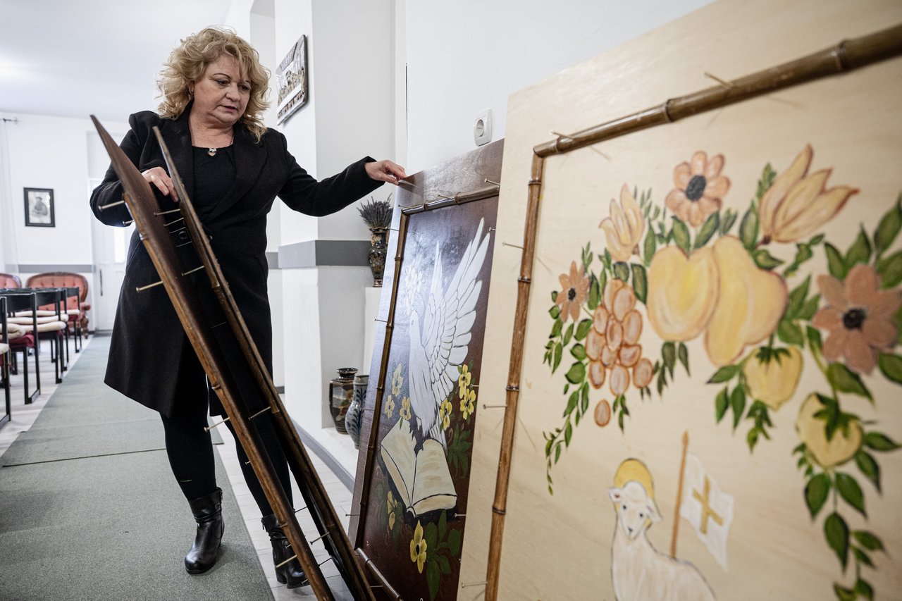 Dunaalmás, templomfelújítás 2026. április, festett kazetták (f.Magyaródi Milán)