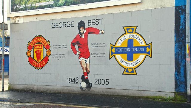 George Best falfestmény, Belfast - Forrás: Wikimedia / Albert Bridge