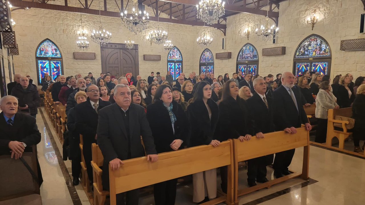 Istentisztelet az újjáépített templomban