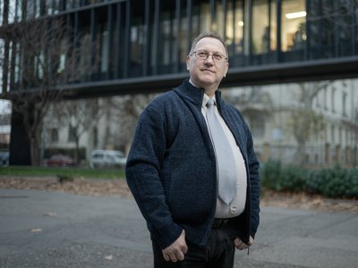 KEGYES, Sipos József 2025 december borítókép (f.Magyaródi Milán)