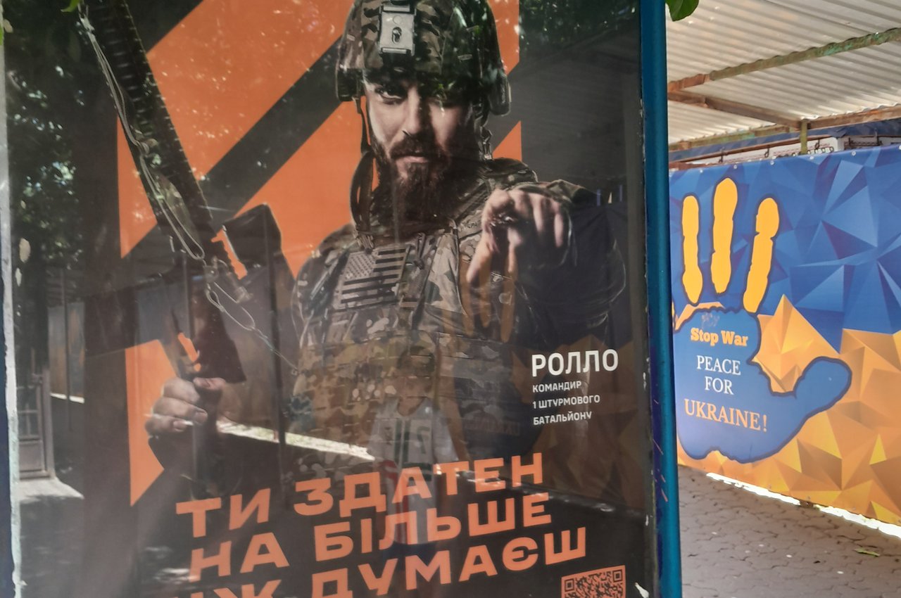Katonai plakát Kárpátalján