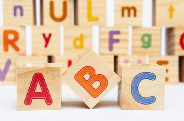 Keresztnevek, utónevek betűk, illusztráció (f.Thinkstockphotos)