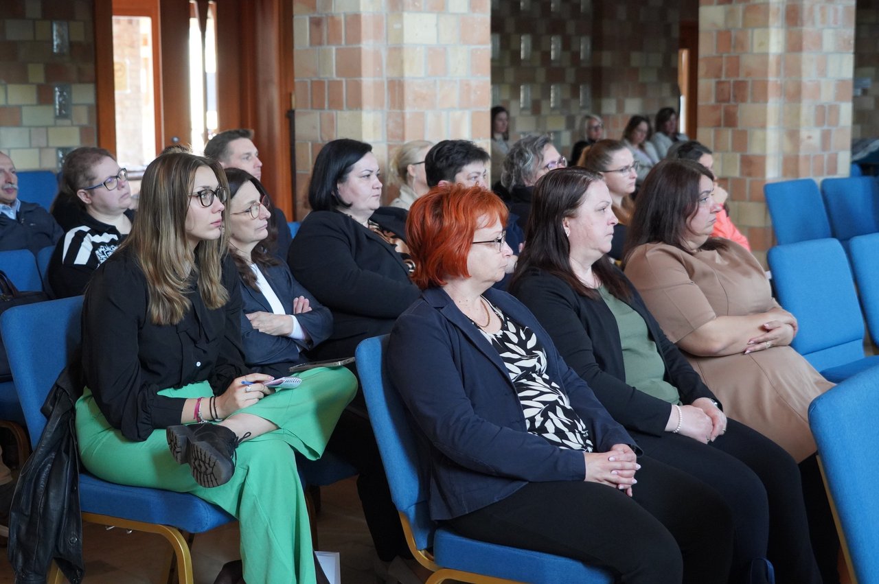 Konferencia közönség (f.Református Szeretetszolgálat, Reif Anna)