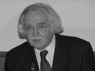 Elhunyt Kósa László - Fotó: Wikimedia Commons