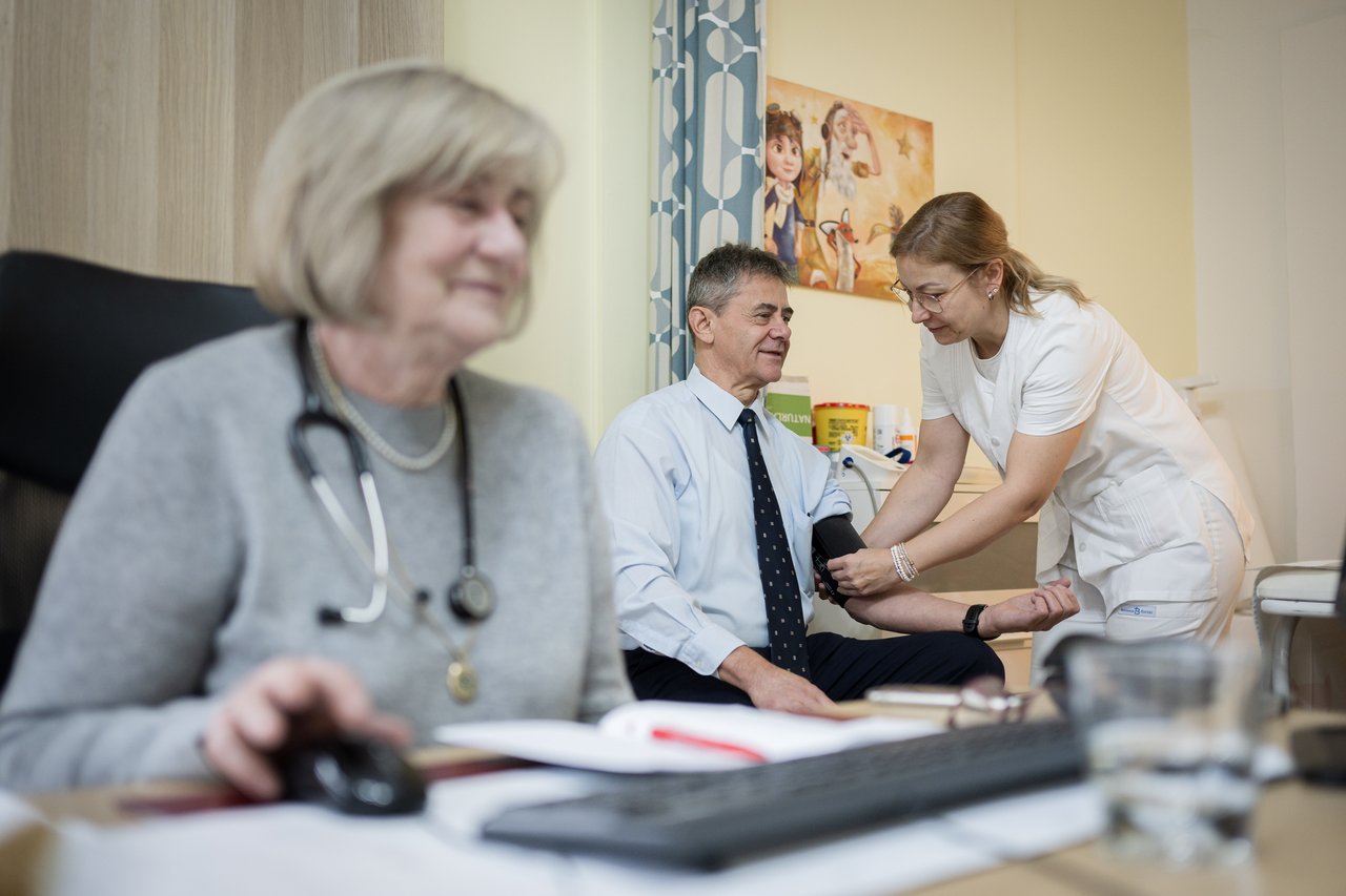 Lelkészek egészségügyi szűrése, Bencze János vérnyomásmérés (f.Magyadi Milán)