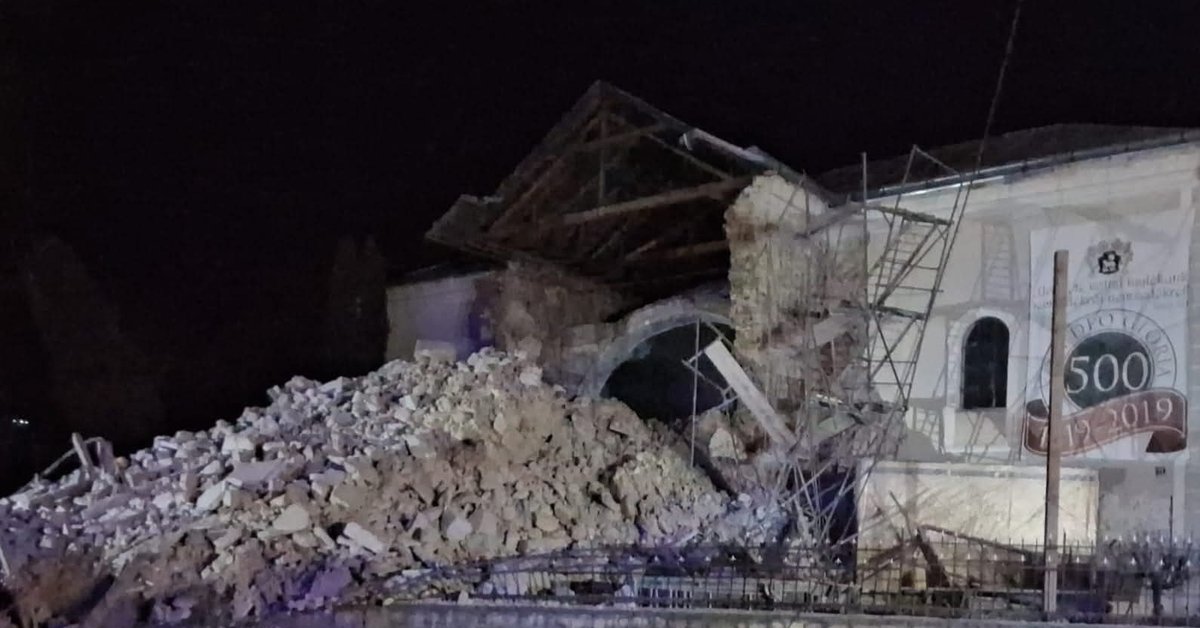 Leomlott a szilágycsehi református templom 507 éves tornya