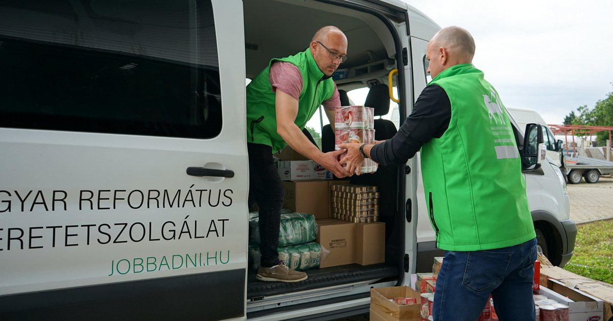 Humanitárius segélyszállítmányt és mentőcsapatot indított Erdélybe a Magyar Református Szeretetszolgálat