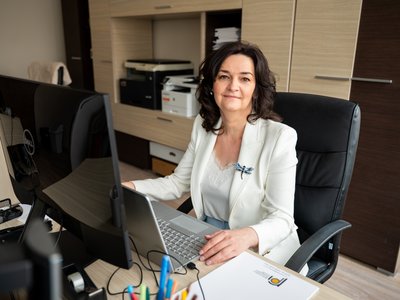 Maklári Mónika borító