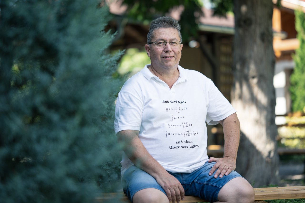 Mészáros Péter fizikatanár 2025, interjú 2. (f.Magyaródi Milán)