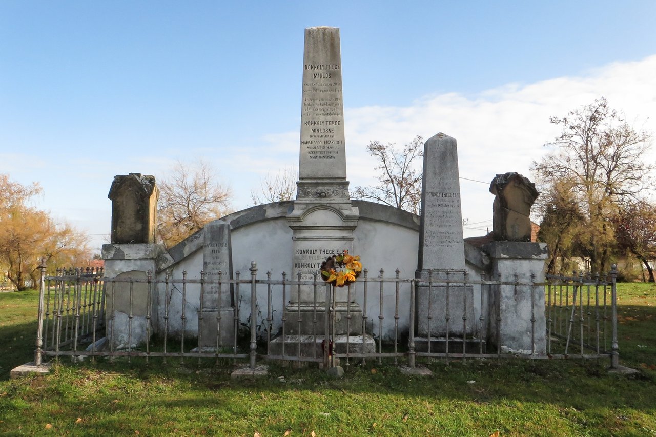 Ógyalla, Konkoly Thege család síremléke (csemadok.sk)