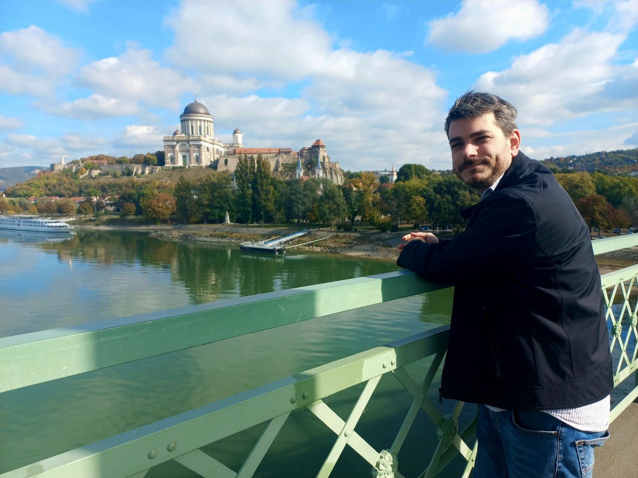 Reggeli a hídon, Vereckei András 2025 (f.Ivády Zsuzsa)