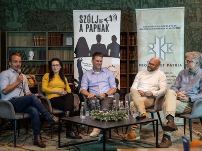 Szólj be a papnak borító