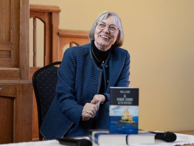 Viola Judit borító