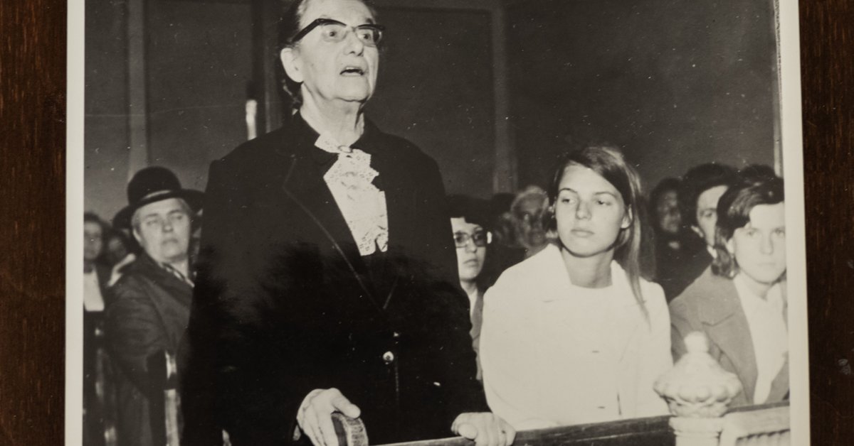 Rongyokba öltözött igazság-Galéria Oldal