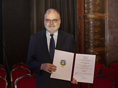 Szabó András nyerte az Év Publikációja díjat a Károli Gáspár Református Egyetemen 2022 július - Fotó: Hurta Hajnalka
