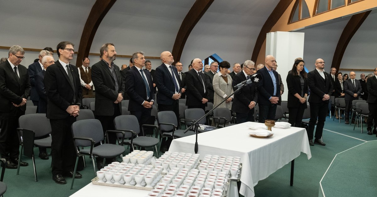 A szolgálat hálája és az egység öröme: díjátadókkal, úrvacsorával és törvényalkotással folytatódott a Zsinat második napja