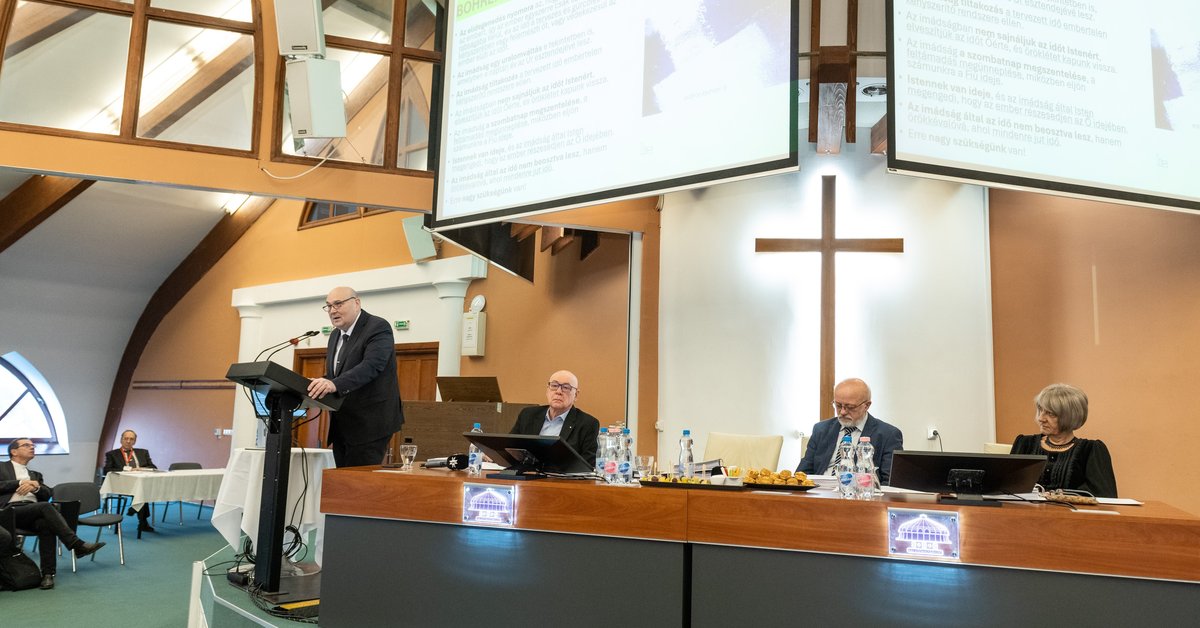 Csendet teremtő Ige és „előremutató döntések” a Zsinat nyitónapján