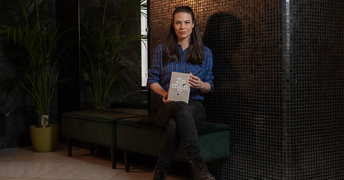 A színpad fénye és a vers csendje