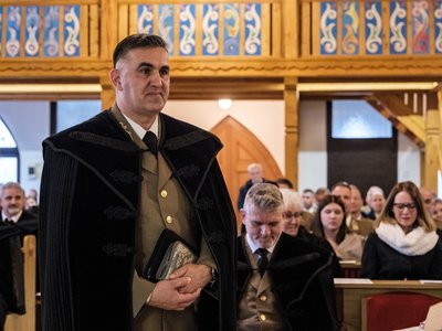 Sajtos beiktatás borítókép 2026 Zelenka