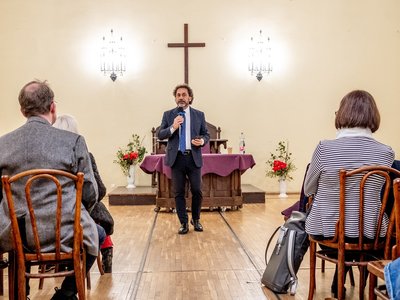 Harout Selimian, a Szíriai Örmény Protestáns Közösség vezetője előadása a Skót Misszióban, 2025. december 4. Fotó: Bazánth Ivola