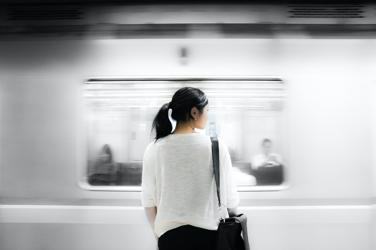 Nő, metró