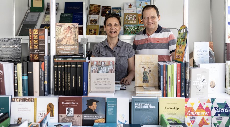 kálvin kiadó szent istván könyvhét hurta hajnalka
